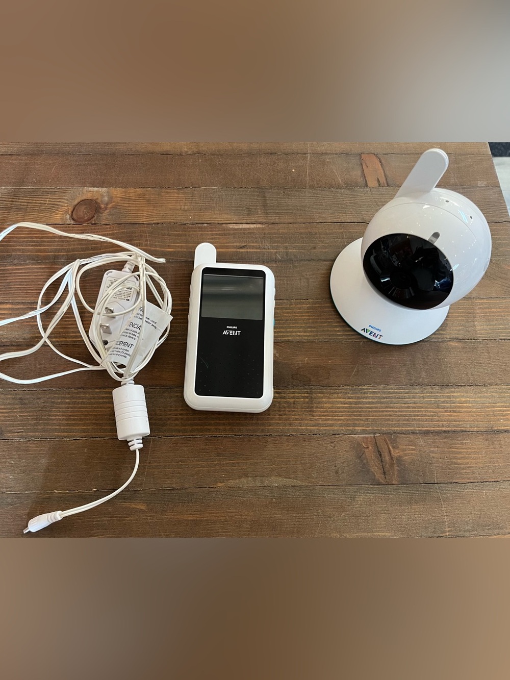 Philips Avent SCD600 digital video baby monitor camera.